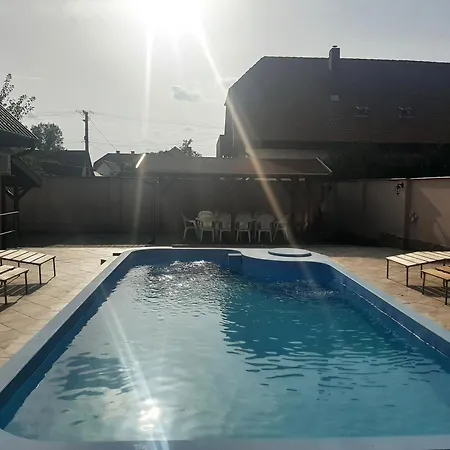 4 Feroehelyes Lägenhet