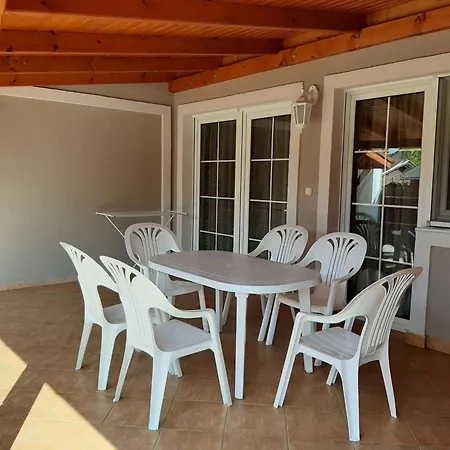 Lägenhet 4 Feroehelyes