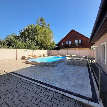 4 Feroehelyes Lägenhet